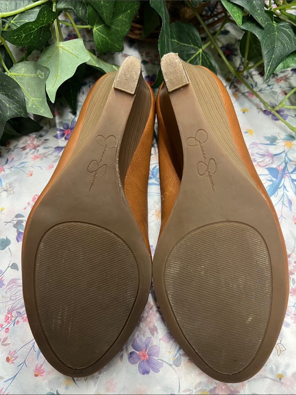 Jessica Simpson Tan Round-Toe Pumps - Picture 7 of 13